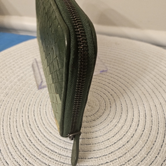 Bottega Veneta Intrecciato Zip-Around Wallet – Green Ombre Weave - Picture 4 of 9